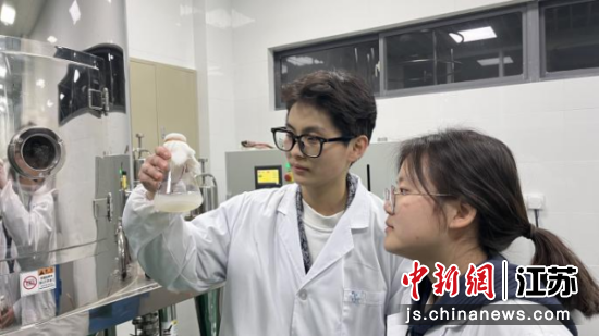 英国365集团公司官网科研团队发掘滨海白首乌新价值 英国365集团公司官网科研团队发掘滨海白首乌新价值